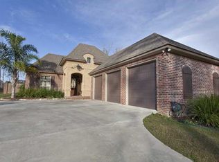 8832 Oak Creek Ln, Abbeville, LA 70510