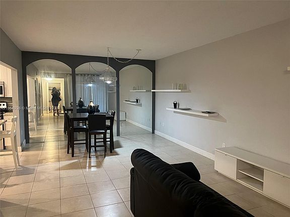 4th image of 770 NE 199th St APT 102F