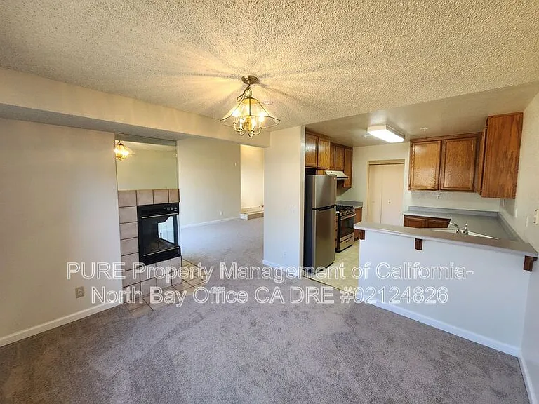 15 Regents Cir — Photo 5