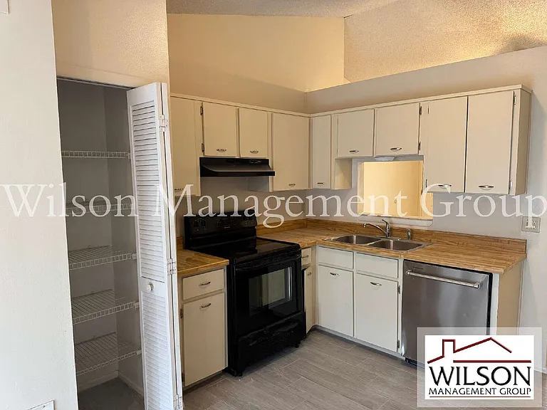 10041 Massey St — Photo 6
