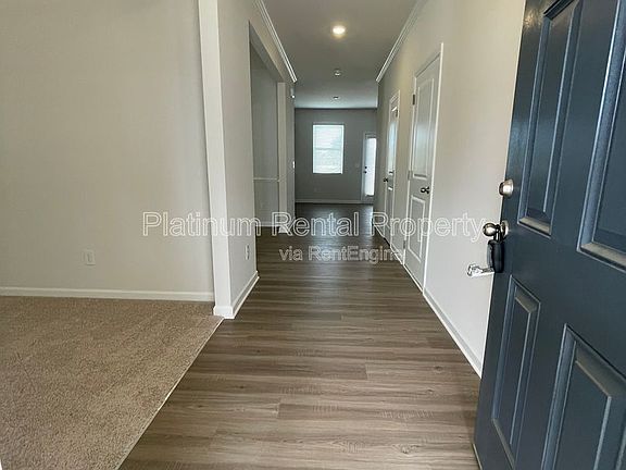 3rd image of 74 Hampton Rdge Way