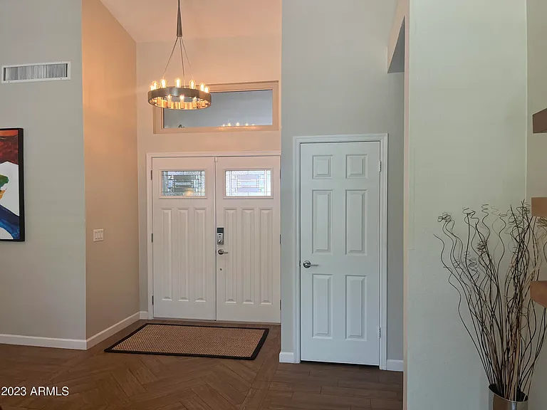 5508 E Kelton Ln — Photo 4
