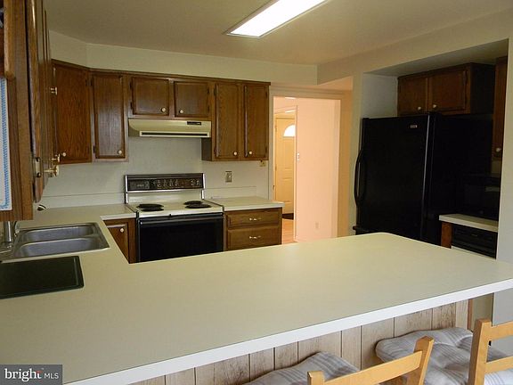 3rd image of 2419 1st St S