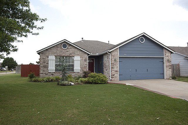 Lovely 3 bedroom on corner lot