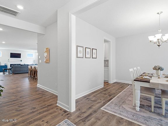 5th image of 307 Arbormoor Lane