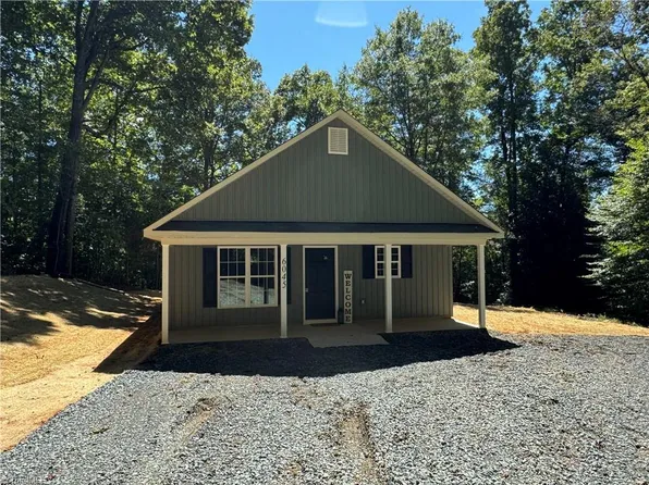 6045 Elkvue Dr, Pfafftown, NC 27040