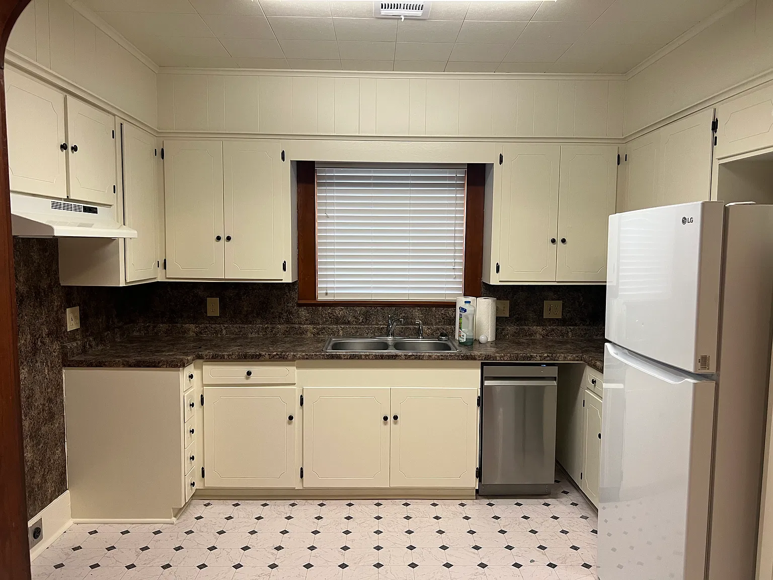 2 bed, 1252 sqft, $1,350 — Photo 2