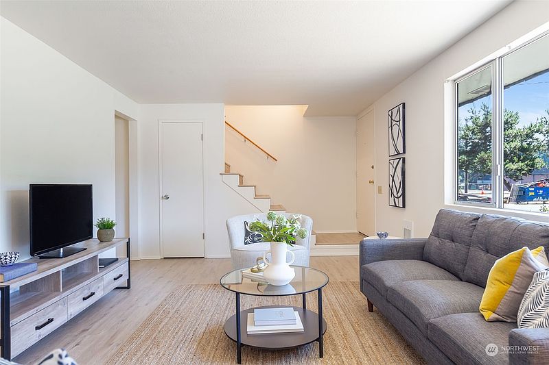 5th image of 20514 76th Avenue W #B