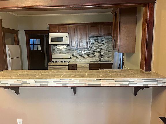 3rd image of 4947 Arsenal St #1E
