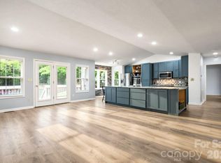 1011 Cambridge Ct, Lenoir, NC 28645