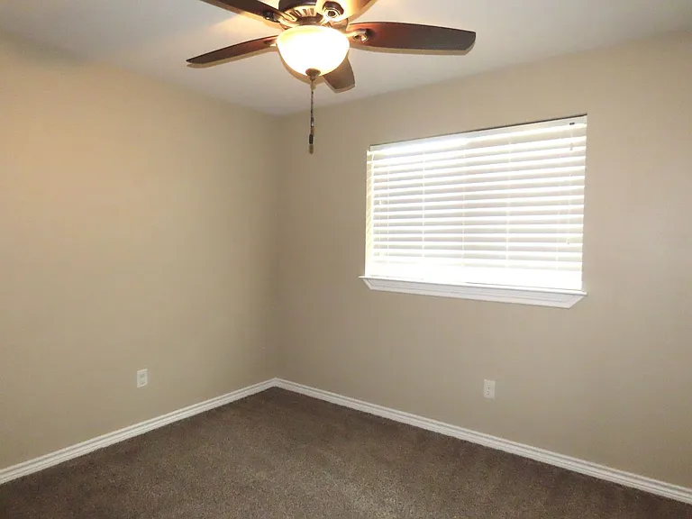 414 Asher — Photo 18