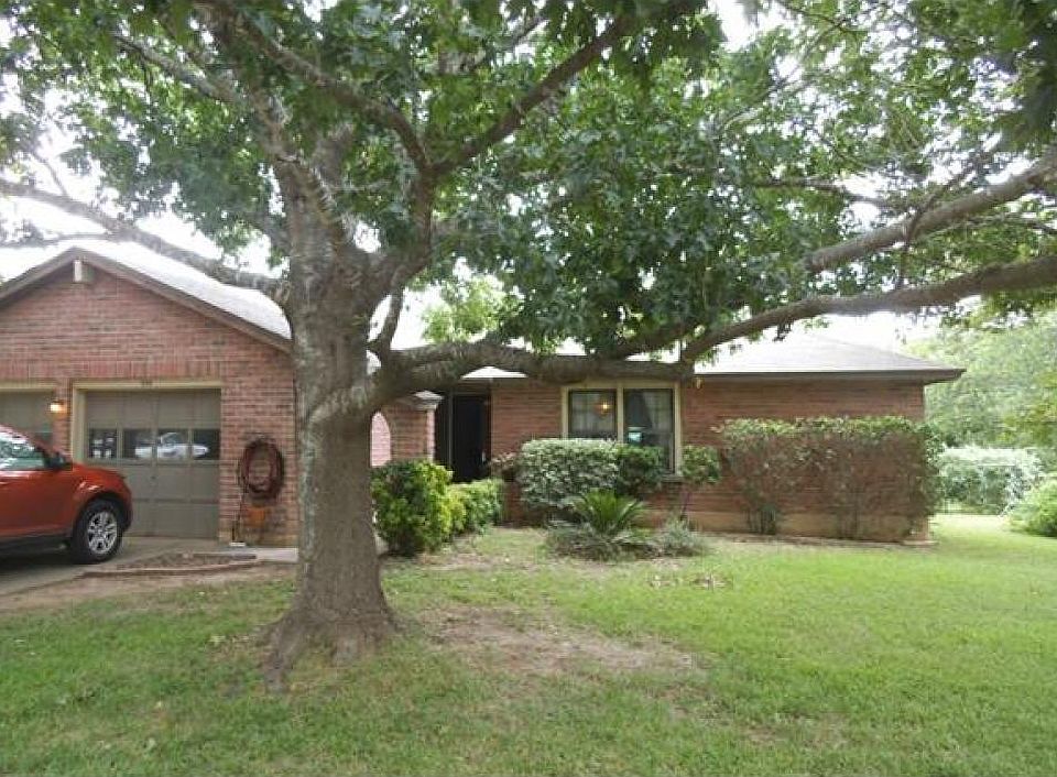 1st image of 208 Woodmont Dr