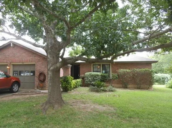 208 Woodmont Dr, Georgetown, TX 78628