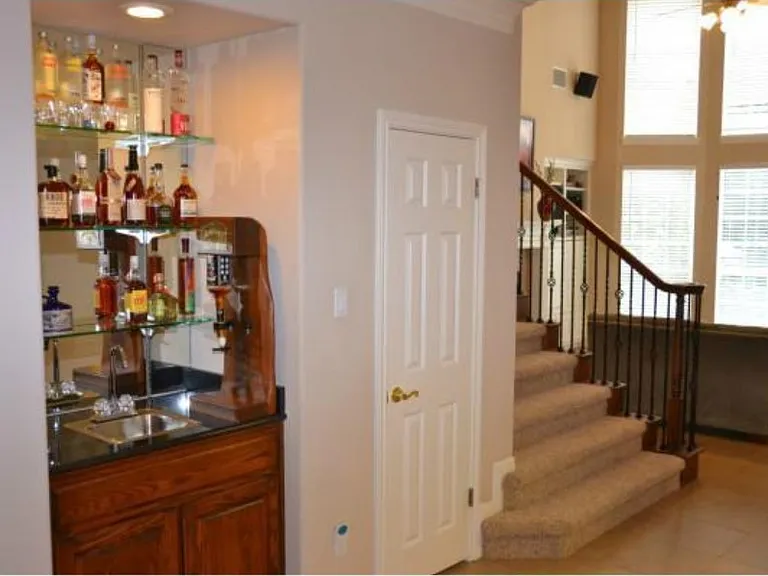 10604 Chestnut Ridge Rd — Photo 4