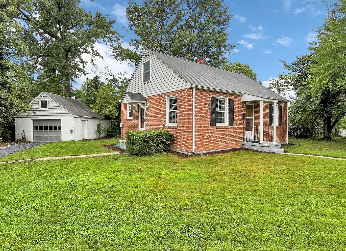 3 bed, 1.5 bath, 1820 sqft, $3,300 — Photo 2