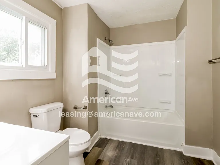 853697_009_main_bathroom_10.jpg