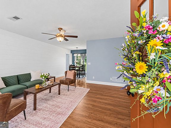 3rd image of 95 Country View Dr