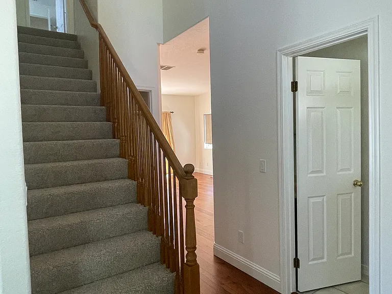1905 Alpine Ct — Photo 8