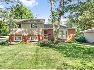 4707 Pershing Ave, Downers Grove, IL 60515