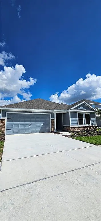 4 bed, 2.0 bath, 1737 sqft, $2,400 — Photo 1