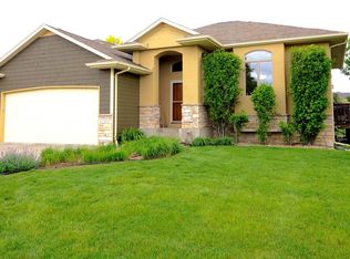7208 S Waterstone Cir, Sioux Falls, SD 57108