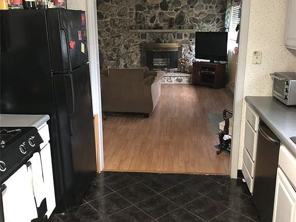 3rd image of 7856 Sagamore Dr N