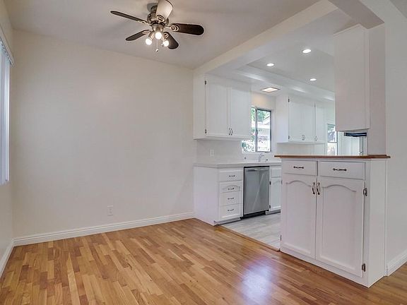 4th image of 1653 Voorhees Ave