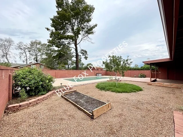 729 N Alamo Ave — Photo 26