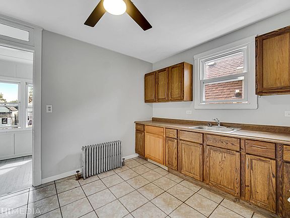 5th image of 3325 W Berteau Ave #3