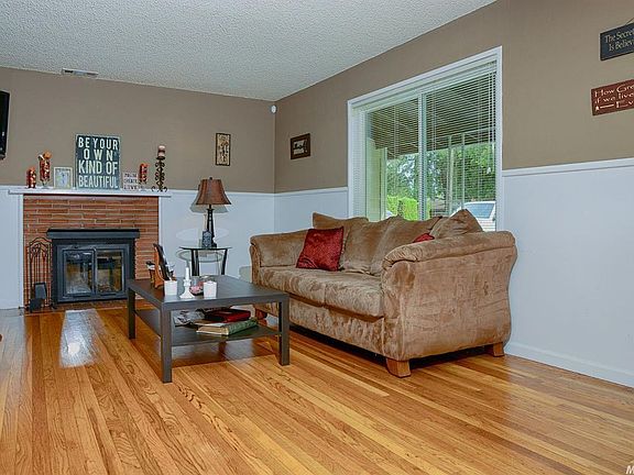 3rd image of 2819 Aurora Ave