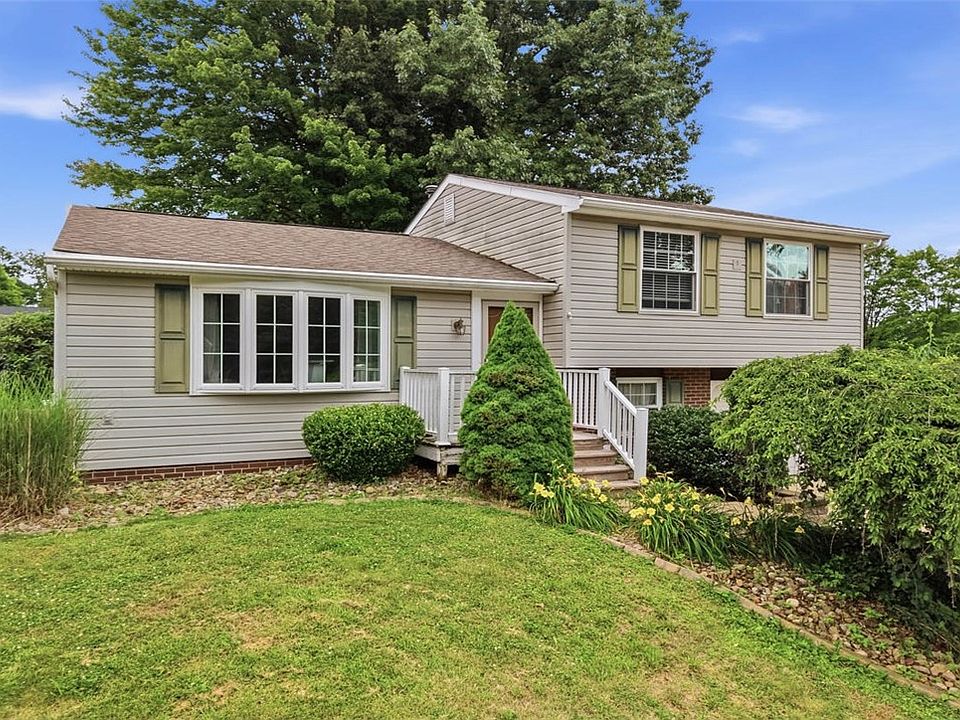 1st image of 219 Maple Dr