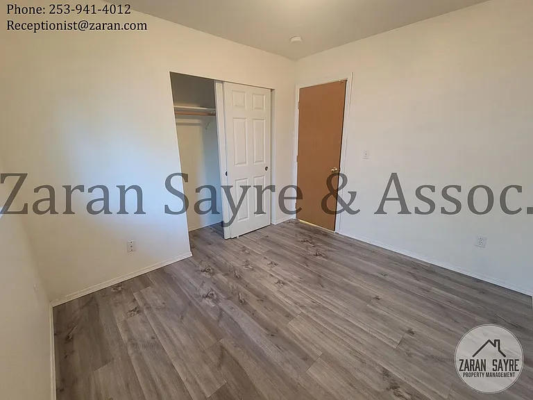 1105 E 53rd St — Photo 12