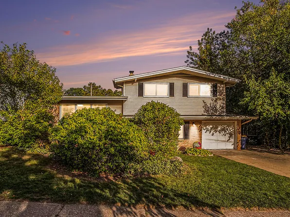 1848 Emerald Ave NE, Grand Rapids, MI 49505