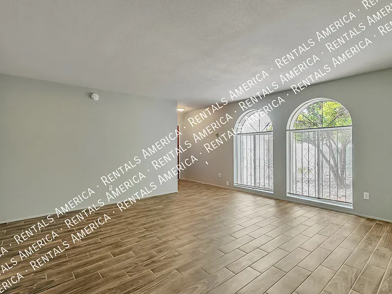 644 N Richey Blvd — Photo 4