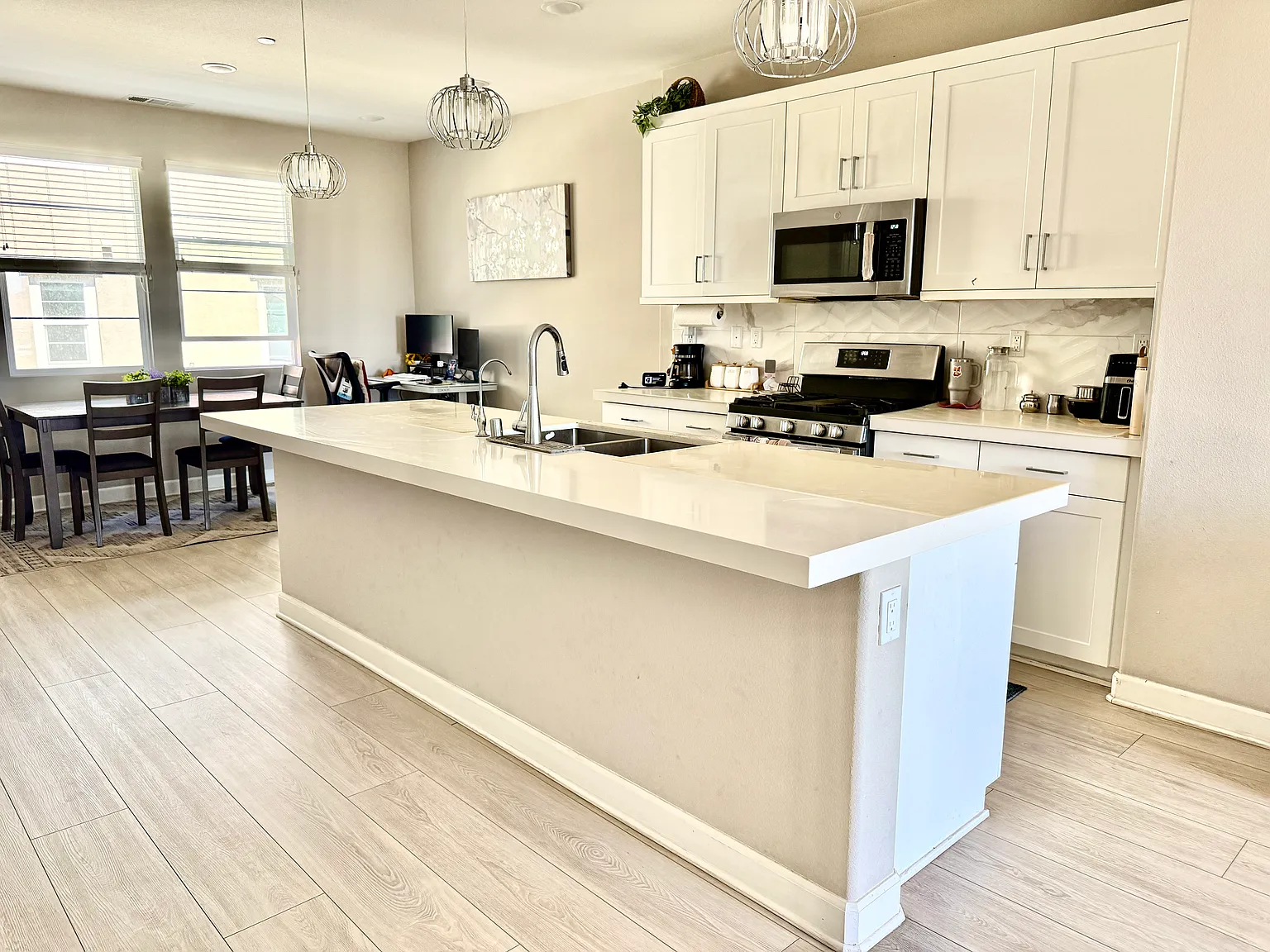 4 bed, 3.5 bath, 1911 sqft, $4,499 — Photo 1