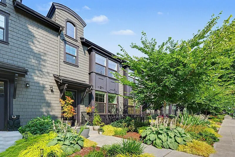 2 bed, 3.5 bath, 1724 sqft, $5,950 — Photo 3