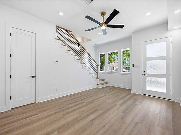 4th image of 4649 Clover St #A/b