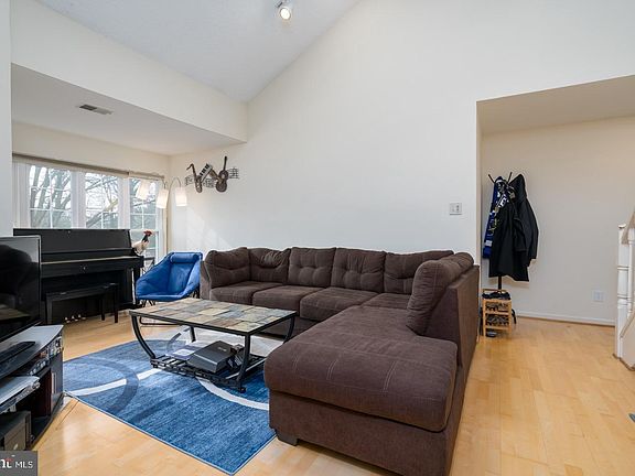 5th image of 12115 Greenway Ct APT 301
