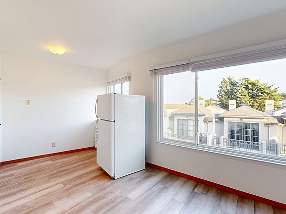 3rd image of 975 Burnett Ave APT 7