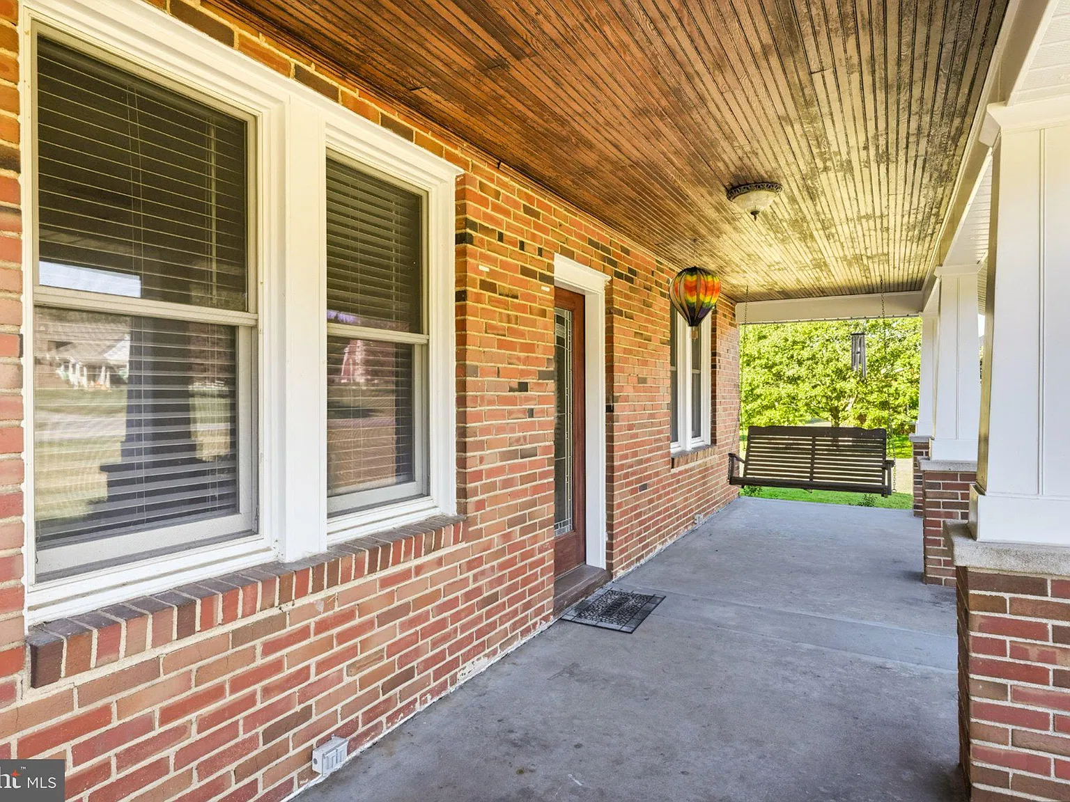4 bed, 2.0 bath, 1872 sqft, $3,500 — Photo 2