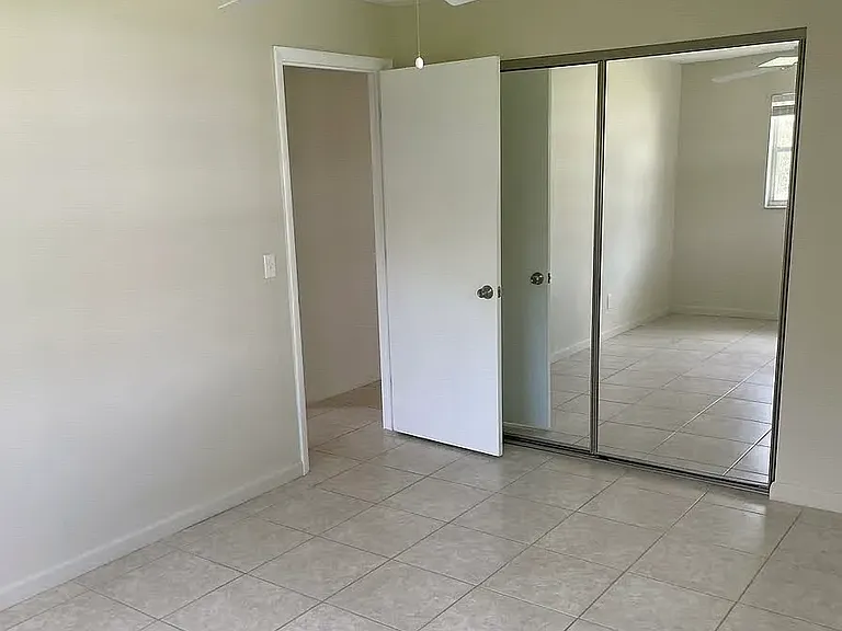 541 SW 34th Ter #537 — Photo 16