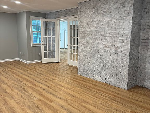 3rd image of 610 Collingswood Dr