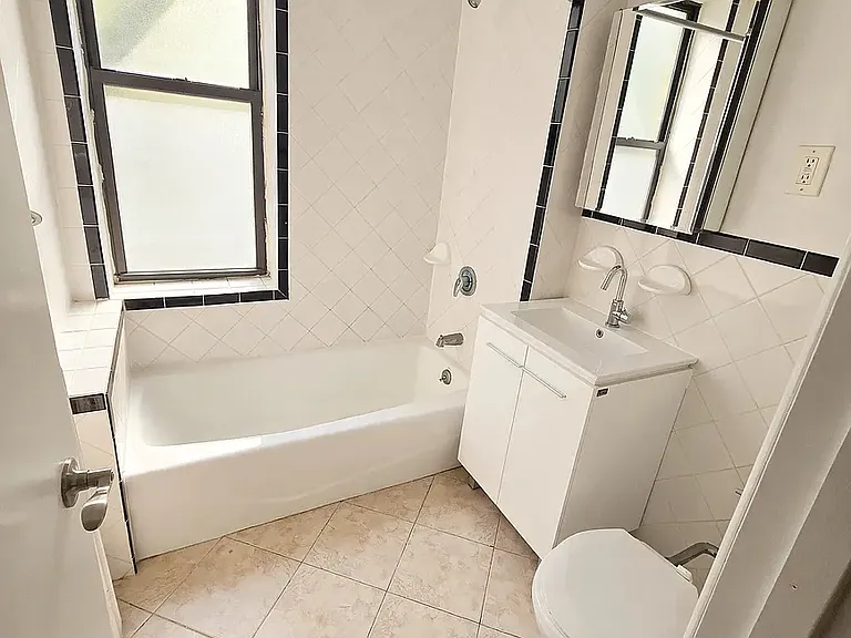 250 Ocean Pkwy #2H — Photo 7