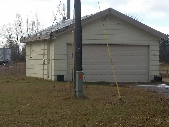 2 car detached insulated garage with electric. Has water and sewer access. (20Ft.x24Ft.) 480 Sq. Ft. Total.