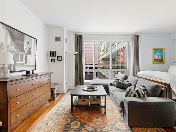 350 W 42nd St APT 10H, New York, NY 10036