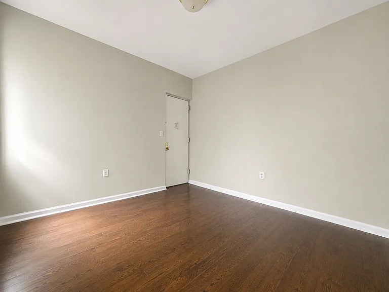 2254 5th Ave #16 — Photo 3