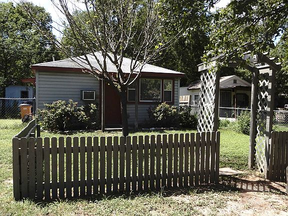 2nd image of 321 Pecan Dr