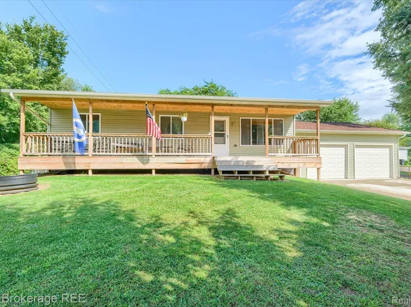 7480 Vassar Rd, Otisville, MI 48463