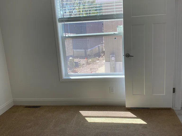 4 T Rd — Photo 6