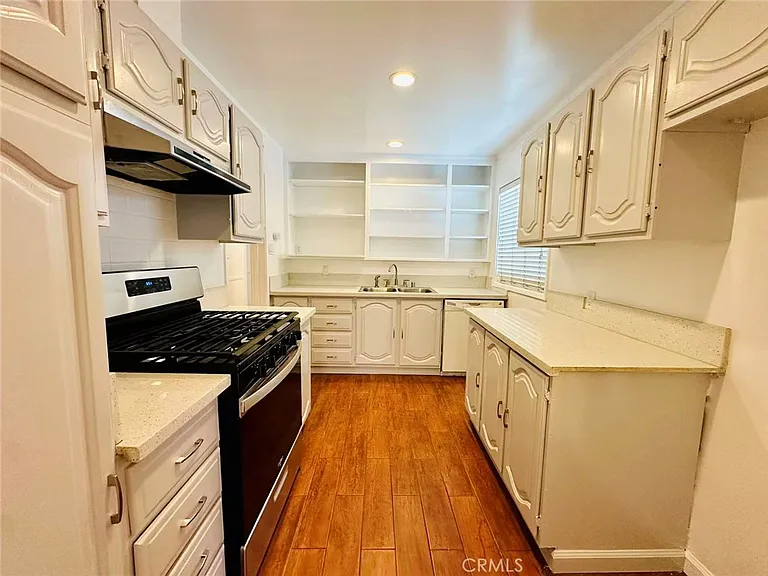 400 E Fernfield Dr — Photo 6